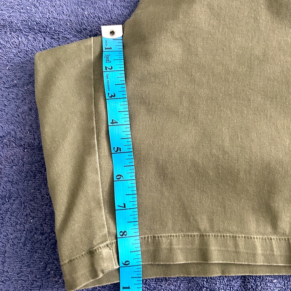 Old Navy Bermuda Shorts - Picture 4 of 4